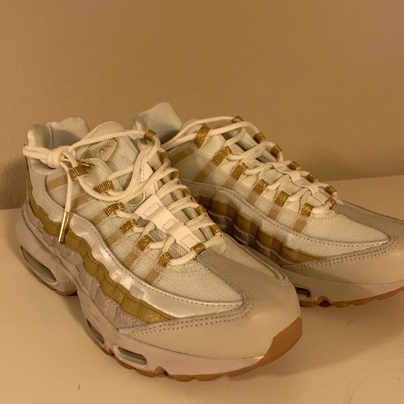 ✨**LAST CHANCE** Women’s Desert Sand/Gold Nike Air Max 95 size 8.5 ✨ - Picture 4 of 9